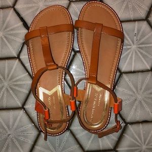 Levi Strauss tan sandals